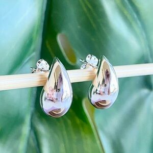NEW Rhodium Tear Drop Stud Earrings